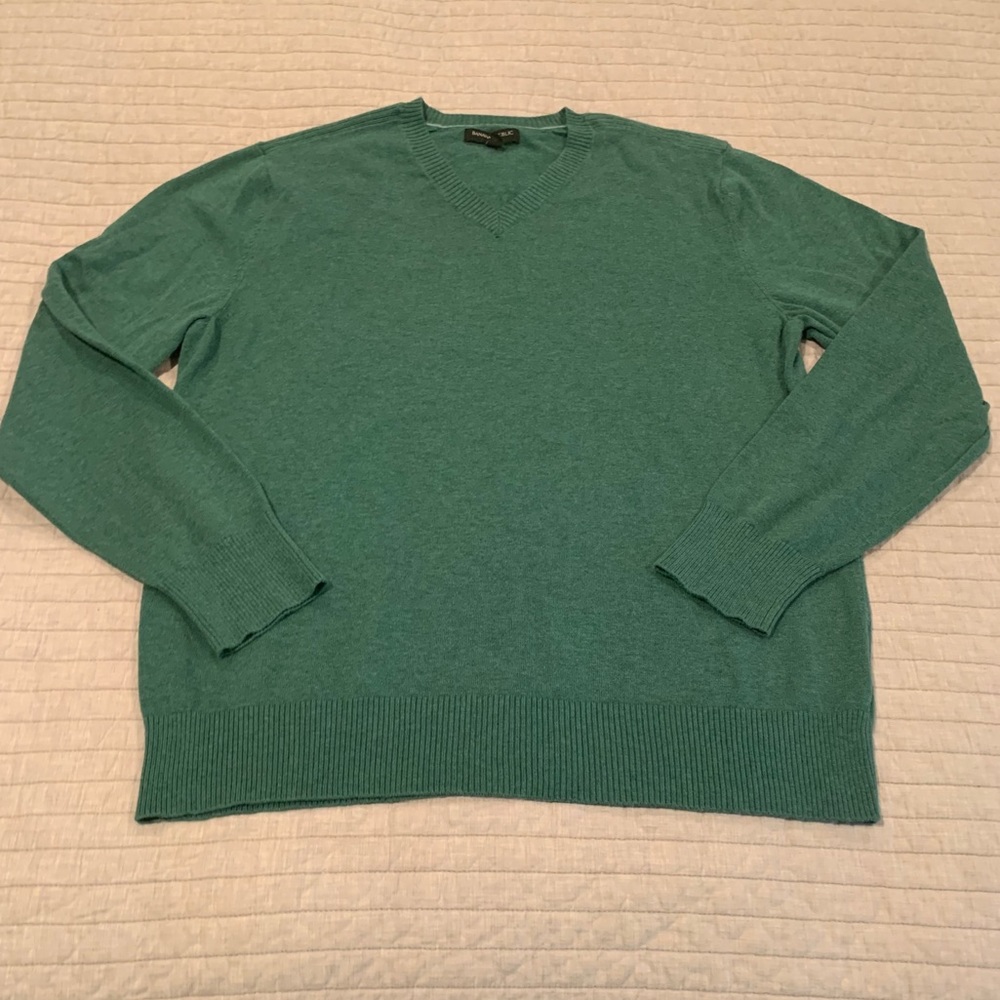 Merino V-Neck Sweater in Responsible Wool